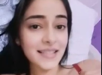 Ananya Pandey Showing Boobs