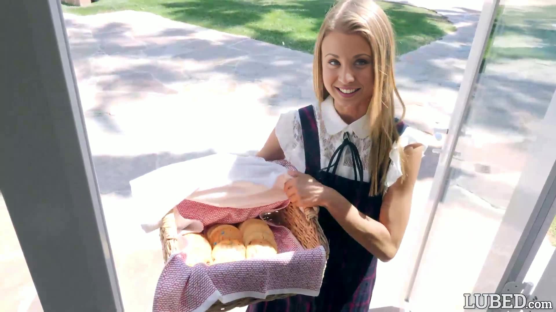 Young and Petite  Kaley Cuoco - Girl Scout Goes Door to Door Selling her Cookie!